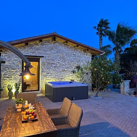 Villa Aspasia With Private Jacuzzi - Oasis Resort 코키노스 피르고스 외부 사진