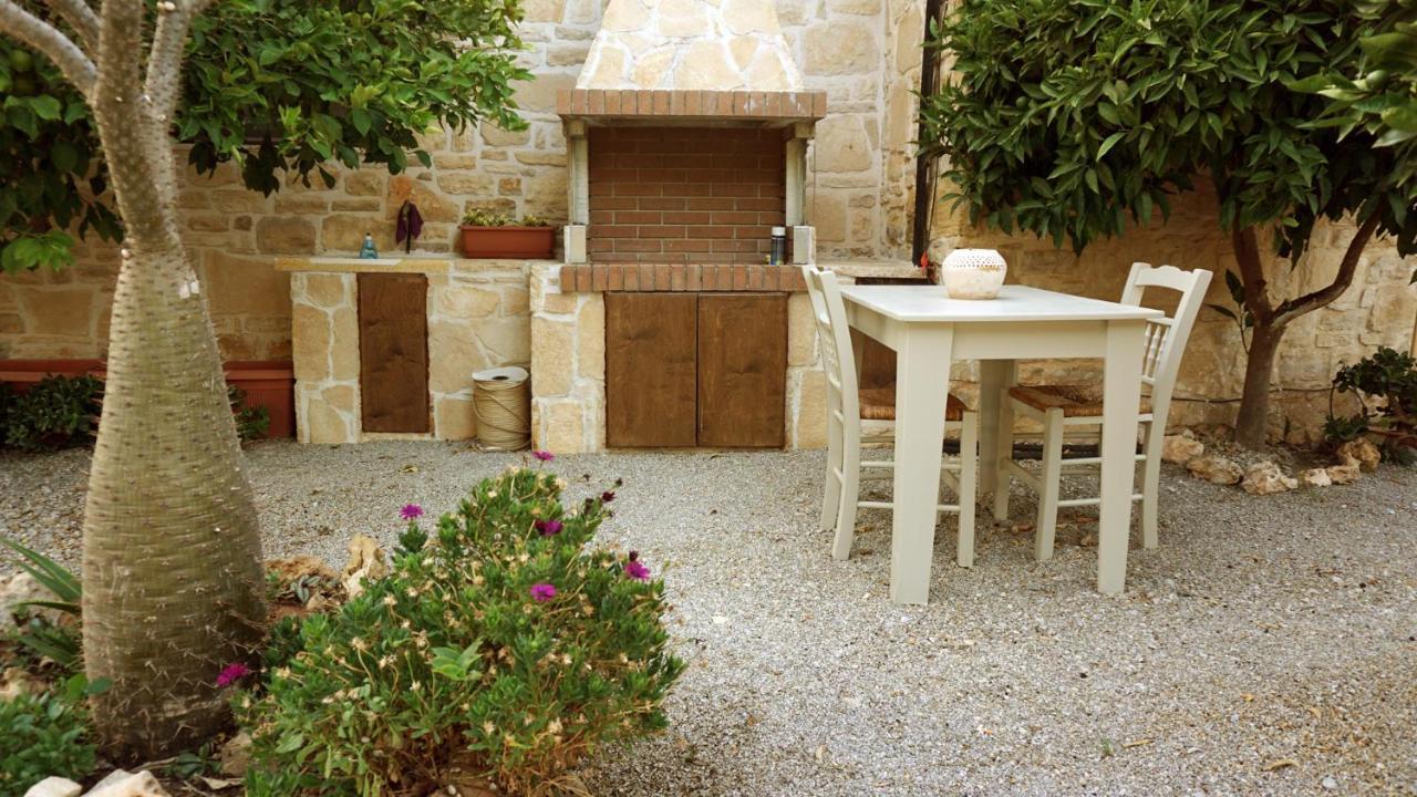Villa Aspasia With Private Jacuzzi - Oasis Resort 코키노스 피르고스 외부 사진