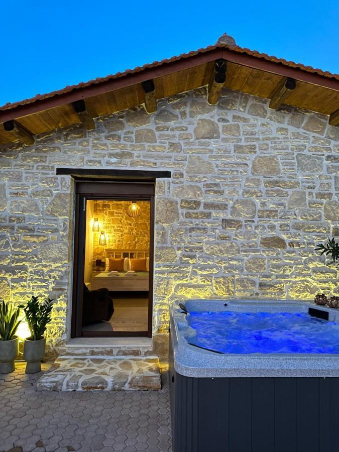 Villa Aspasia With Private Jacuzzi - Oasis Resort 코키노스 피르고스 외부 사진