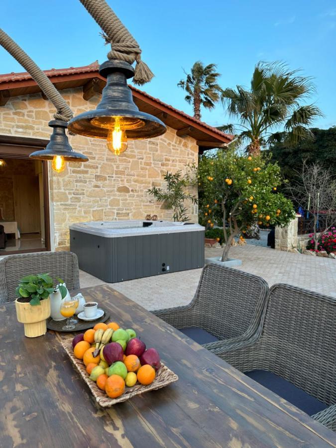 Villa Aspasia With Private Jacuzzi - Oasis Resort 코키노스 피르고스 외부 사진