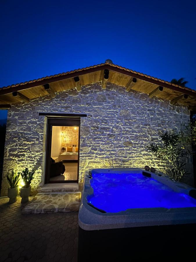 Villa Aspasia With Private Jacuzzi - Oasis Resort 코키노스 피르고스 외부 사진