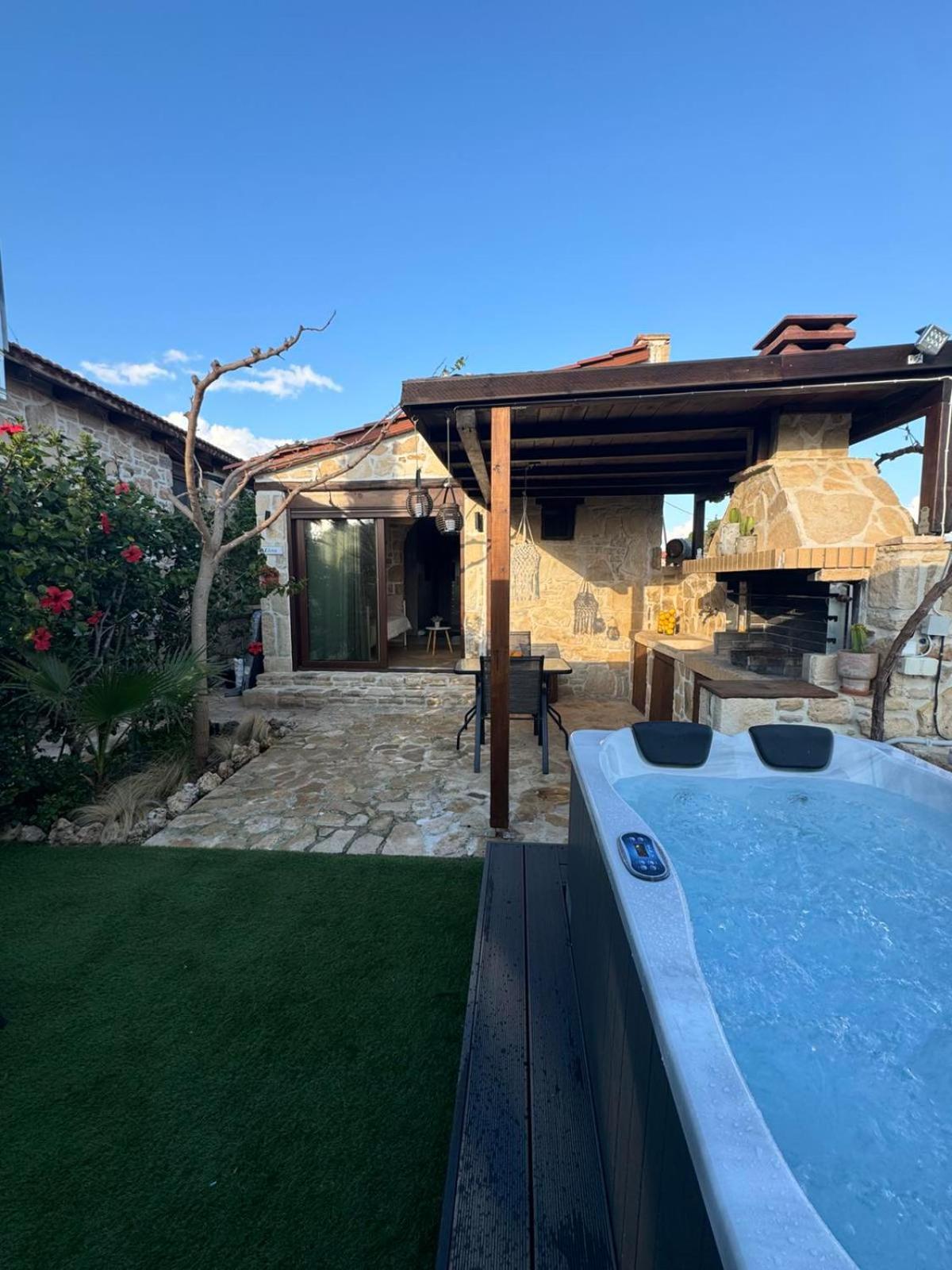 Villa Aspasia With Private Jacuzzi - Oasis Resort 코키노스 피르고스 외부 사진